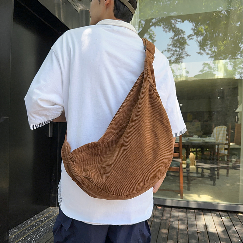 大容量复古百搭简约帆布单肩斜跨包女慵懒风日系纯色饺子包背包男