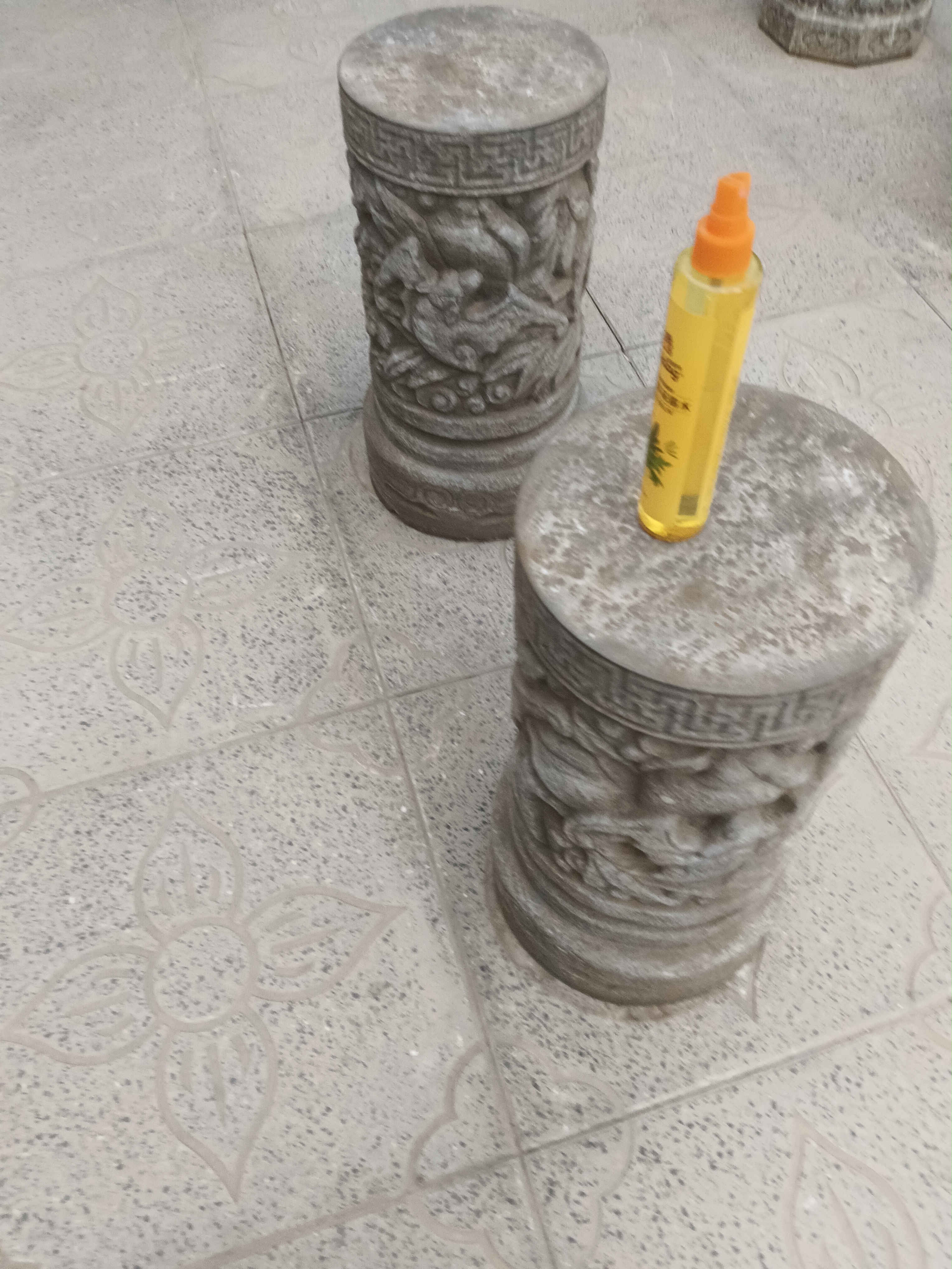 青石，石柱高浮雕做工精细不包邮