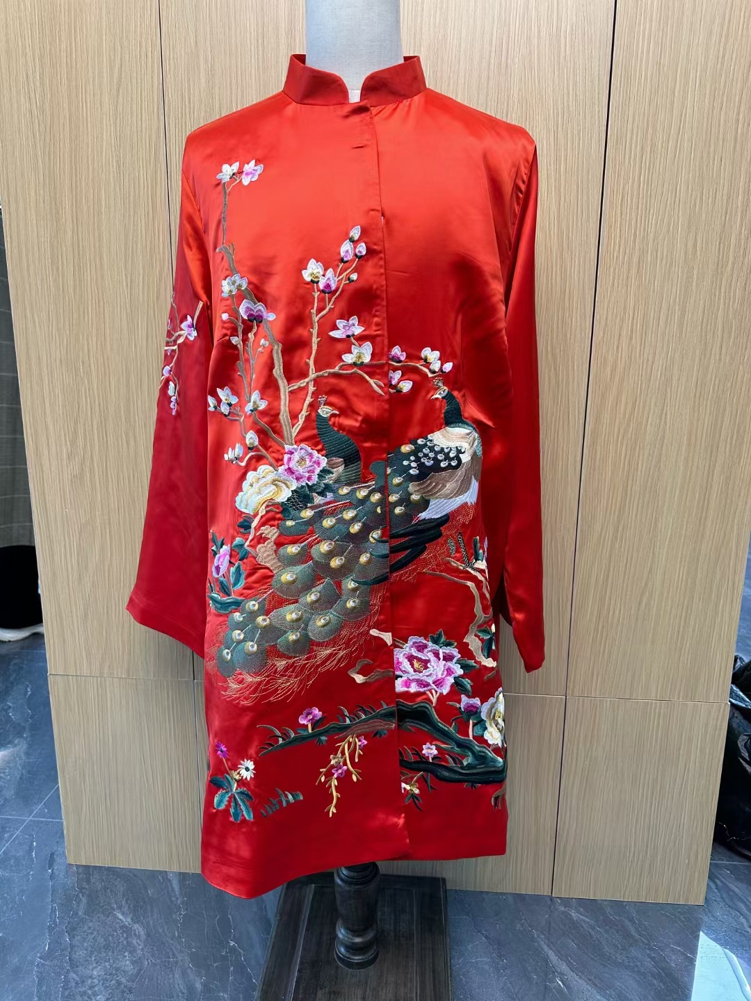 高档新款苏绣风衣孔雀牡丹