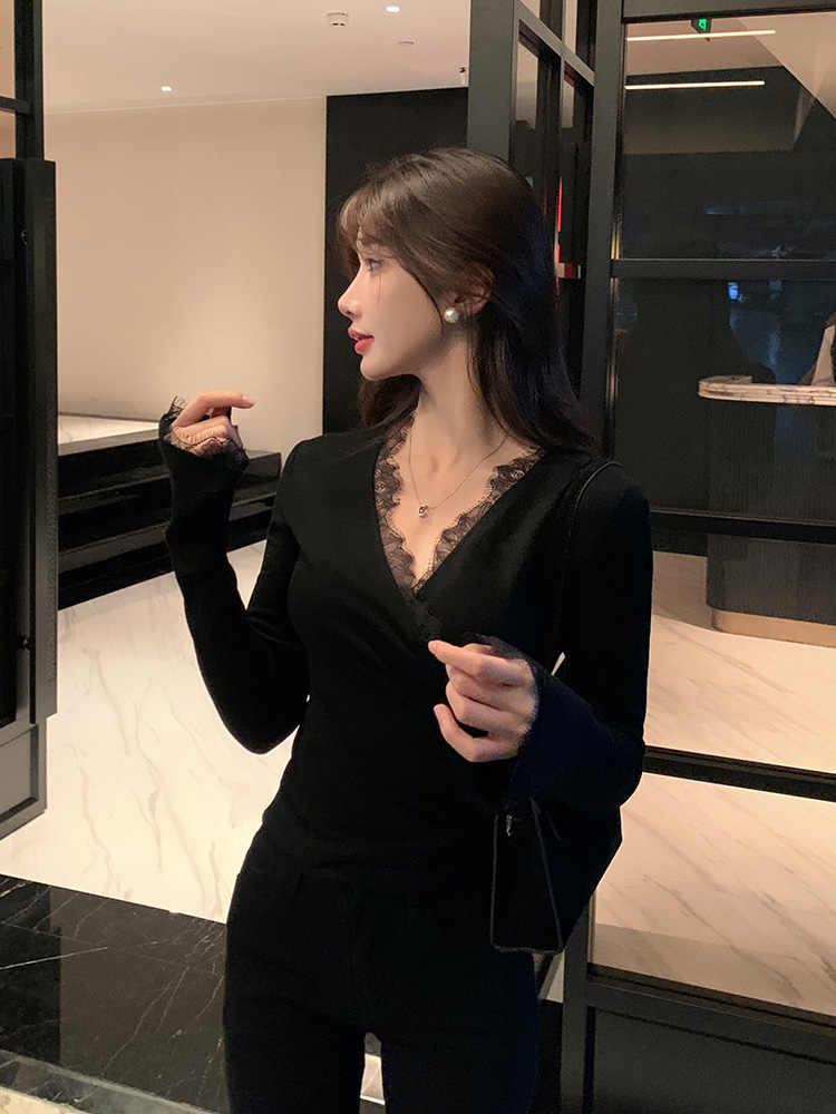 V领蕾丝拼接别致长袖上衣女秋冬小众设计修身内搭打底衫显瘦气质