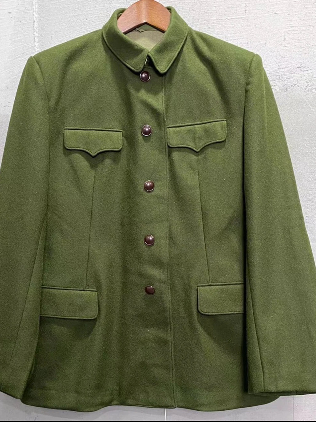 老65胶木扣呢子套装 细毛呢正装 中老年经典秋冬军绿色老年人