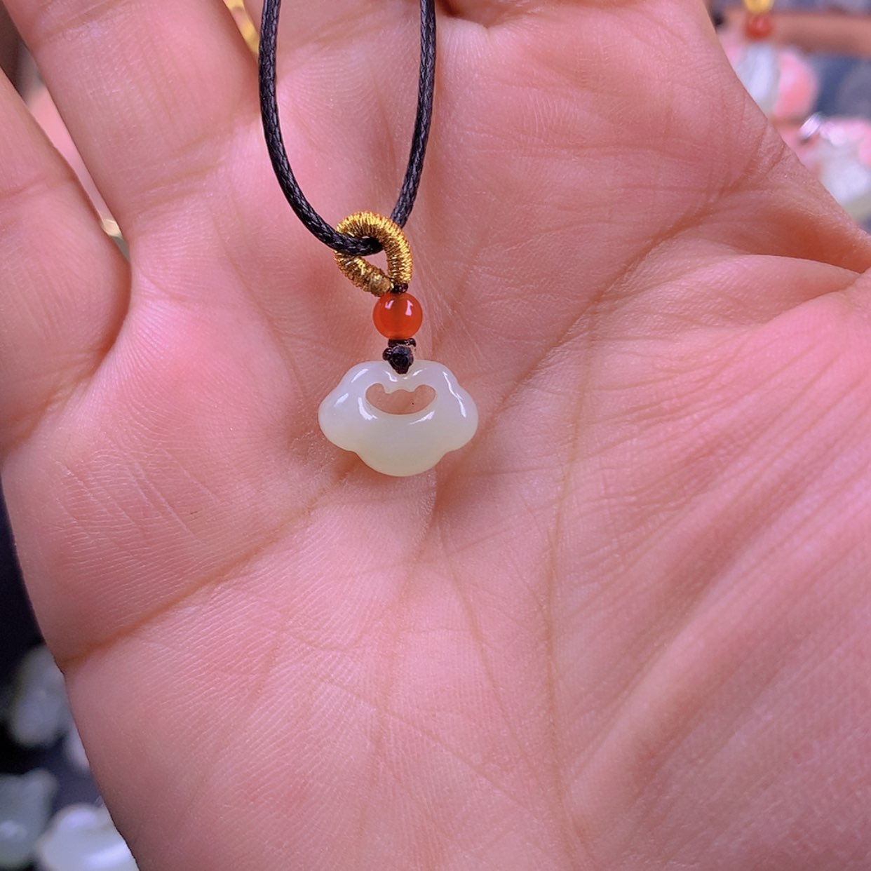 【闪购商品】和田玉吊坠(赠链)未镶嵌