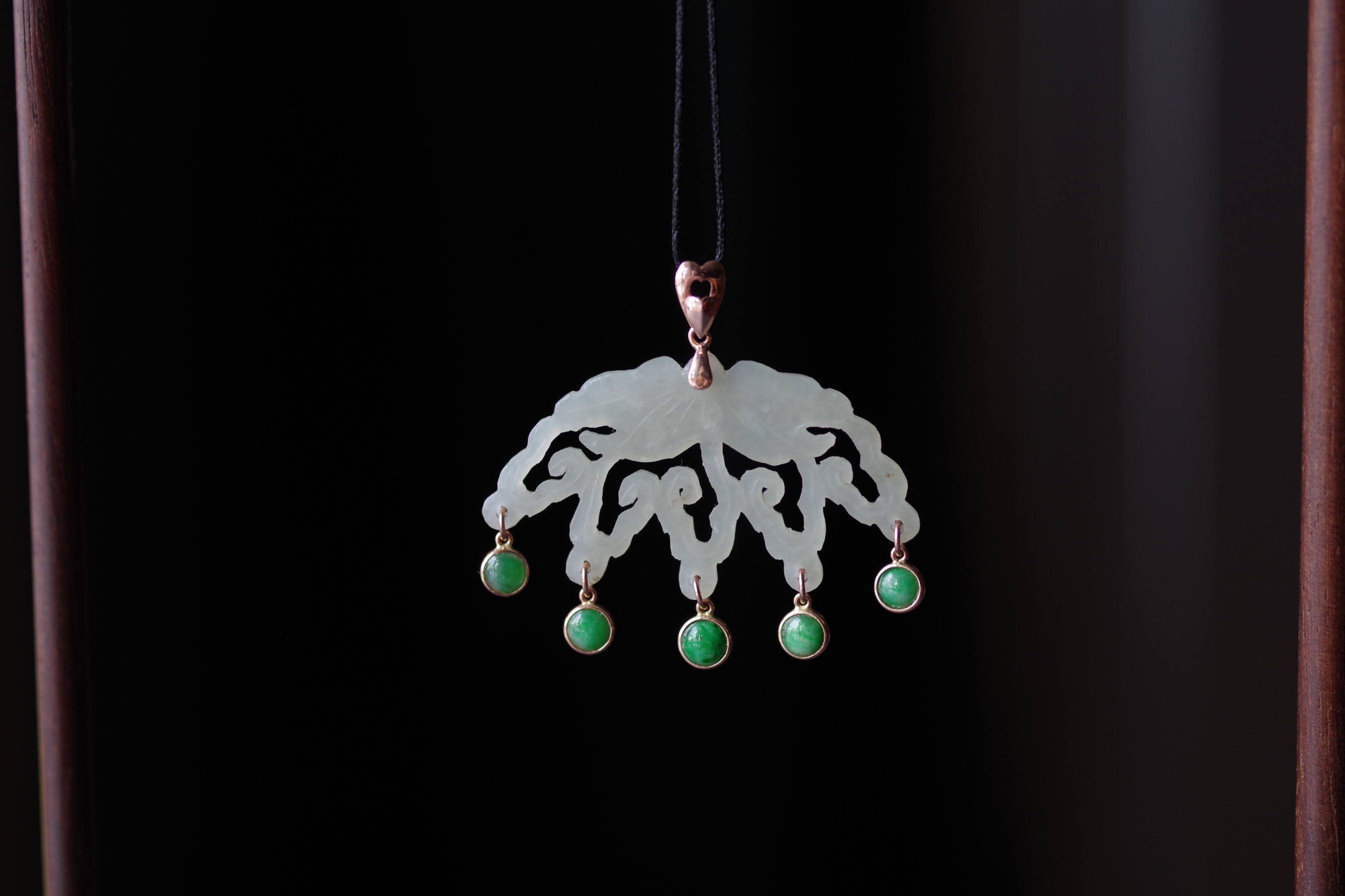 清清家的老和田玉莲花吊坠