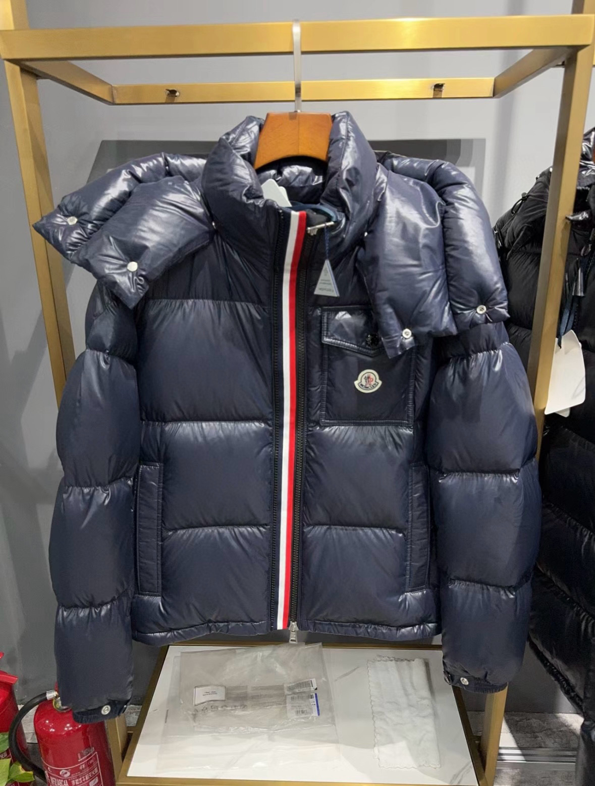 未使用 MONCLER 蒙口 男款 Montbeliard 蓝色羽绒服