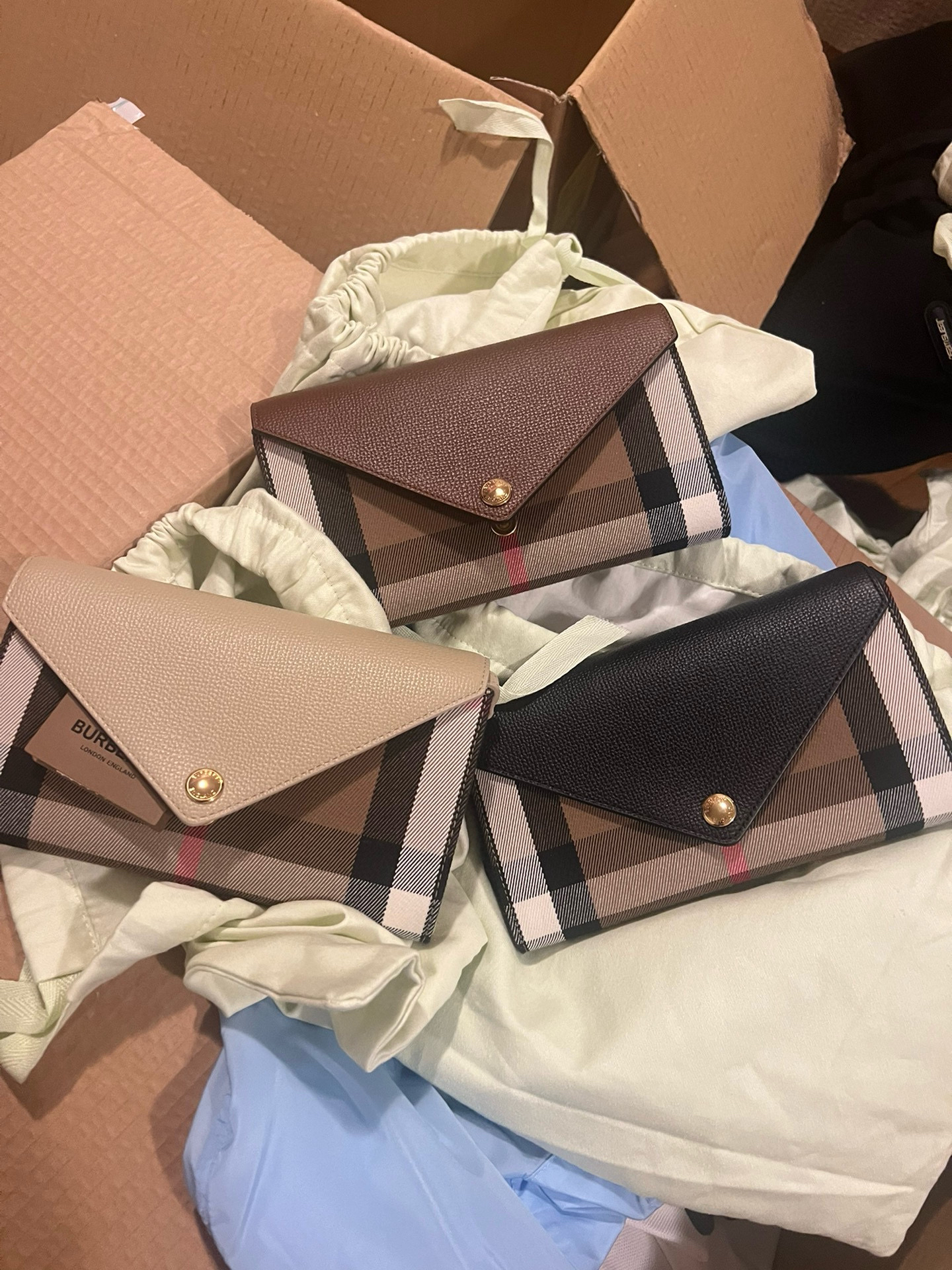 未使用 BURBERRY/博柏利 巴宝莉女士经典格纹信封包斜挎包