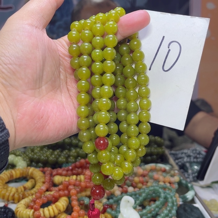 蛇纹石玉颈饰未镶嵌