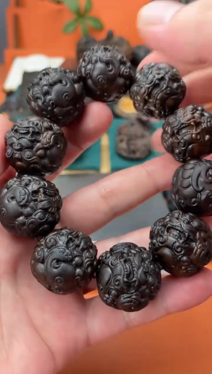 【闪购商品】红贵宝貔貅抱球2.5单圈10颗手串（沉水级）