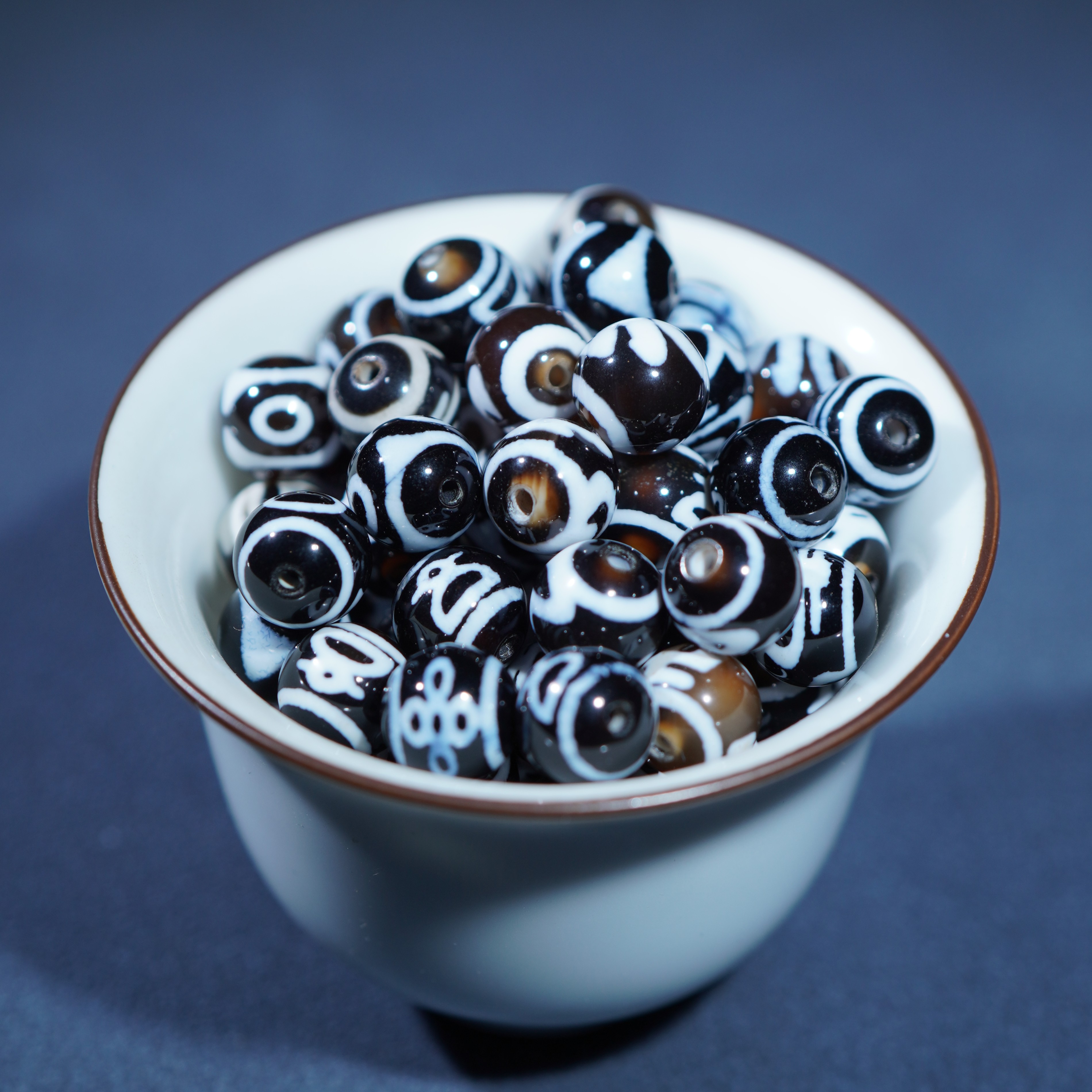 鲸见天然台珠玛瑙圆珠黑白散珠虎牙三眼百香金刚星月文玩配饰配珠