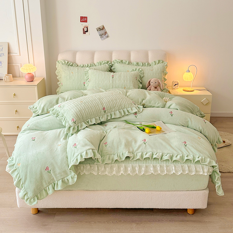 【加棉床笠】A类牛奶绒四件套 夹棉绗缝全包围床罩刺绣花边防滑耐磨