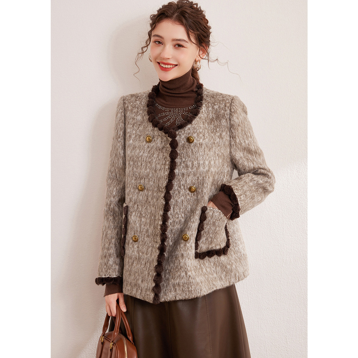 白鹿语冬圆领感通勤厚款撞色边双排扣大衣外套BX10069