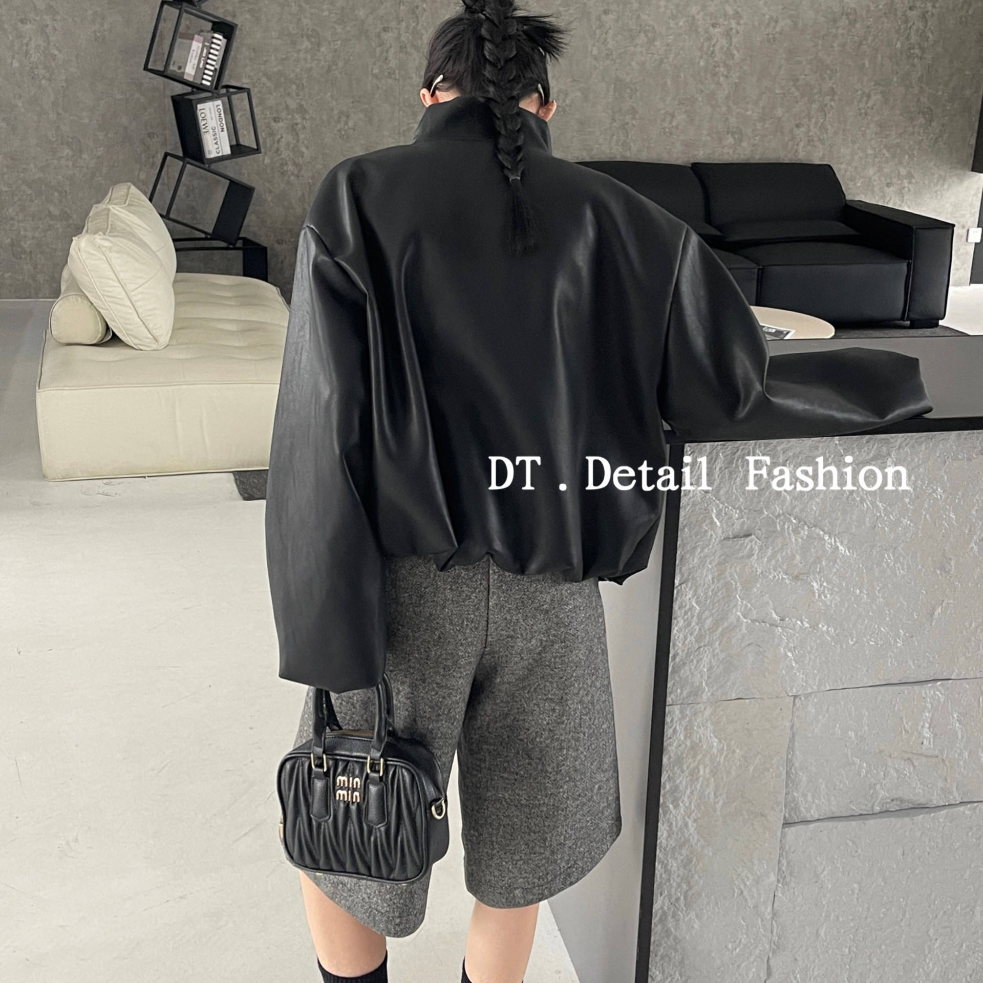 秋冬新款立领短款皮衣外套PU皮质简约百搭通勤休闲显瘦修身时尚女