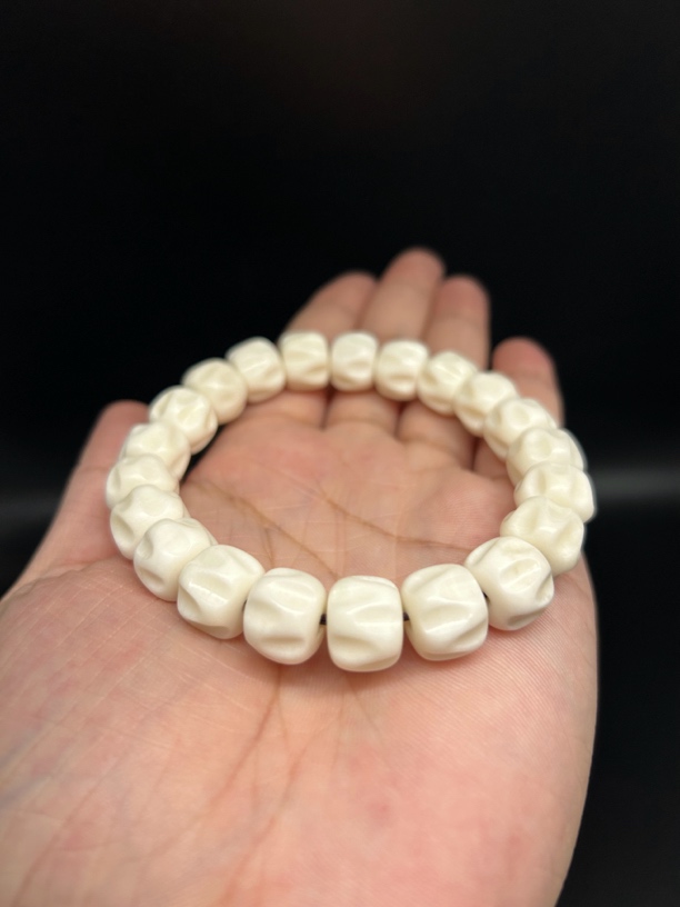 1.2规格 【瑕疵】  百香单圈款，养殖鹿角手串，高密硬实素圈温润如玉