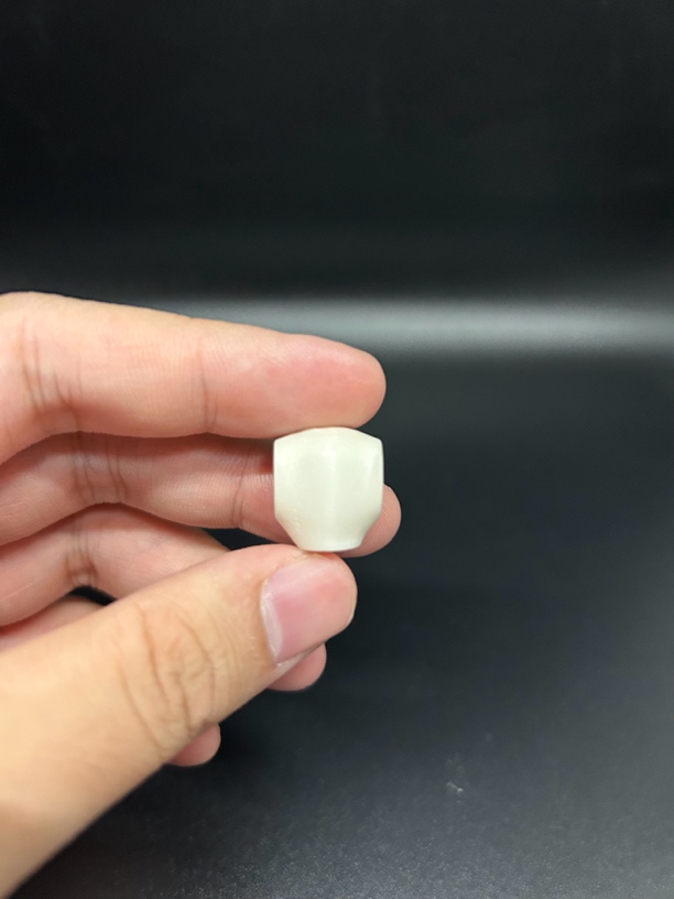 【瑕疵】人工养殖鹿角鲨鱼背三通款，雕刻珠，手工精雕，材质温润如玉