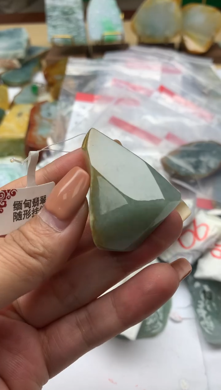 【闪购商品】翡翠颈饰未镶嵌1