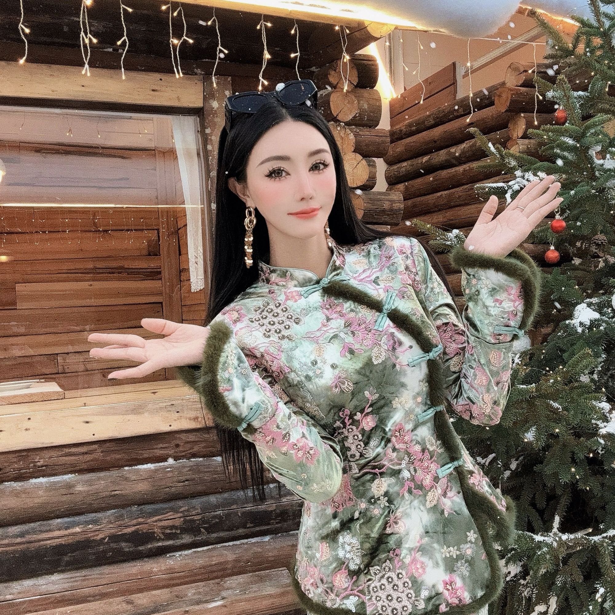 DUOMI【出水芙蓉】绿色满身粉刺绣斜盘扣绿毛边上衣半裙