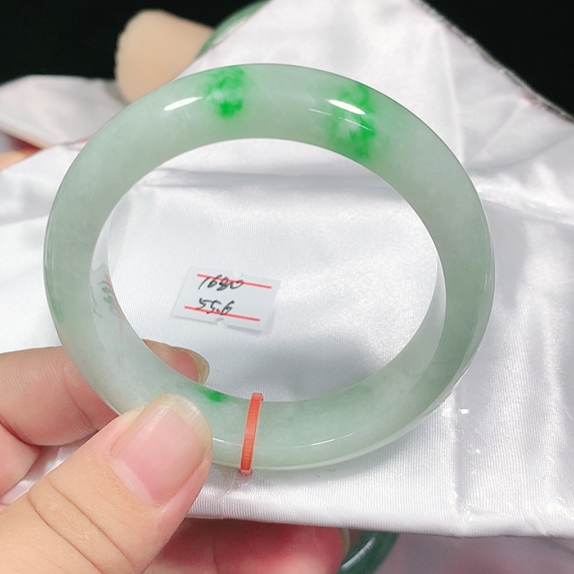 【闪购商品】翡翠手镯未镶嵌琴*子