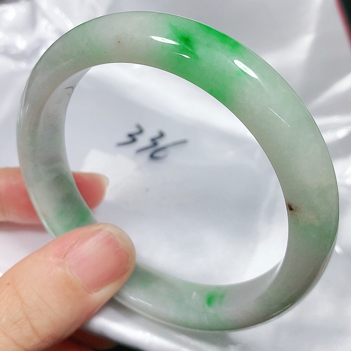 翡翠手镯未镶嵌翡翠手镯