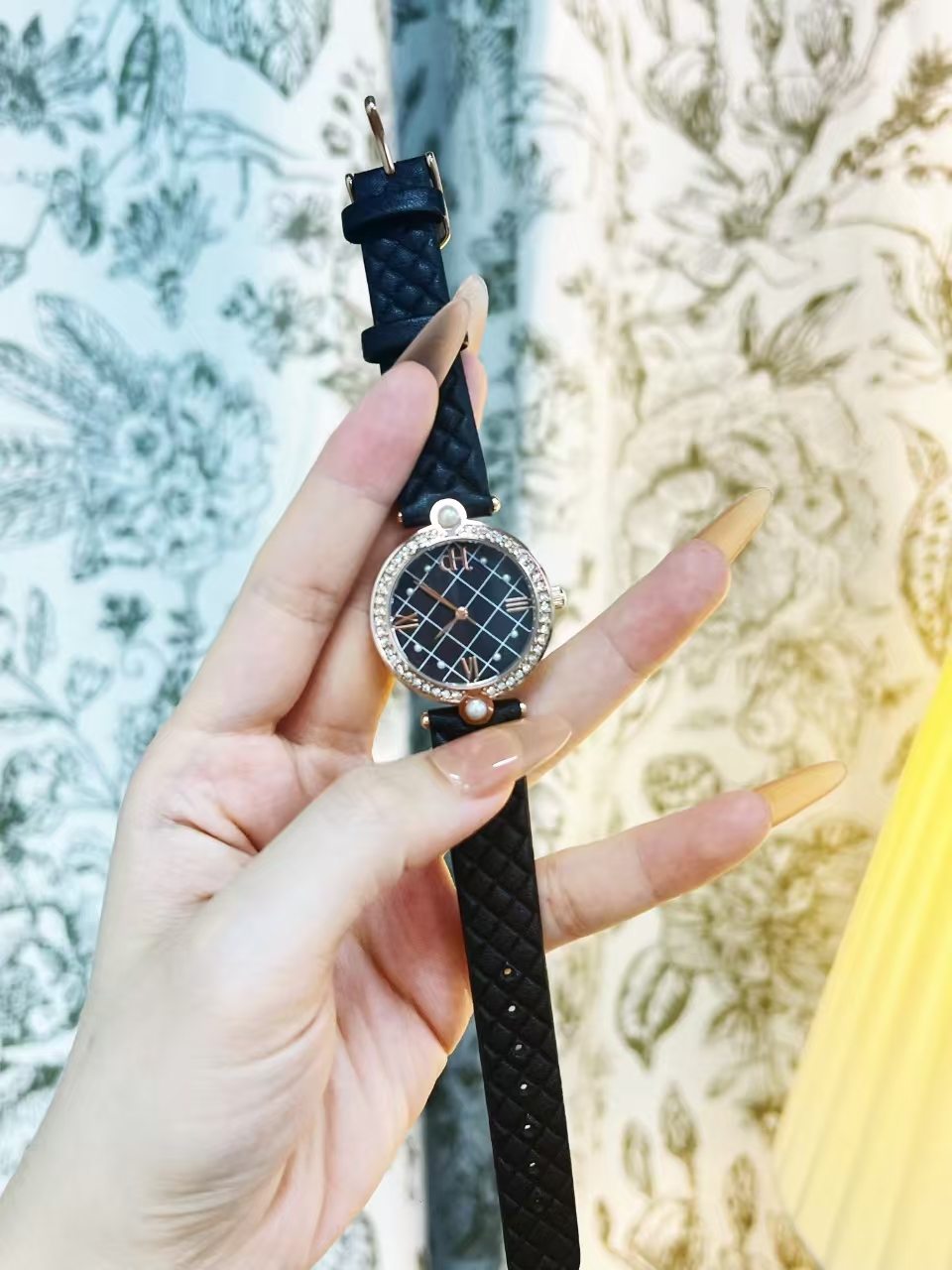 CHALAEL新款小香风镶钻女士时尚小众轻奢腕表109