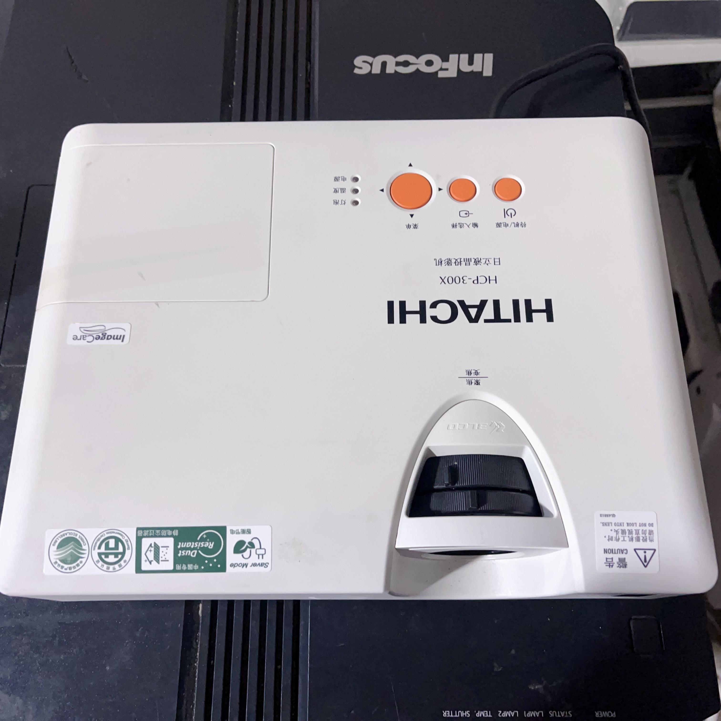 日立300X二手投影仪运费自理