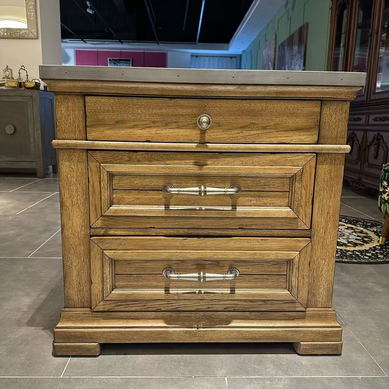 【欧美外单】629-670美式床头柜 787*432*787 山纹白橡+MDF+金属