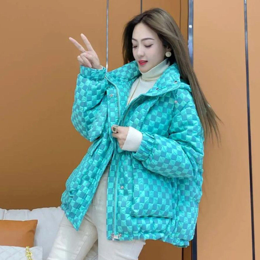 波司登格子羽绒服女短款加厚休闲宽松白鸭绒棋盘格冬季面包服外套