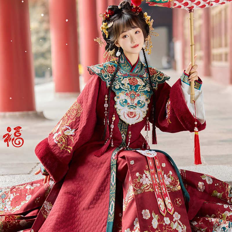 未央宫【金狮纳福】明制汉服女红色加绒刺绣原创云肩织金马面裙冬季