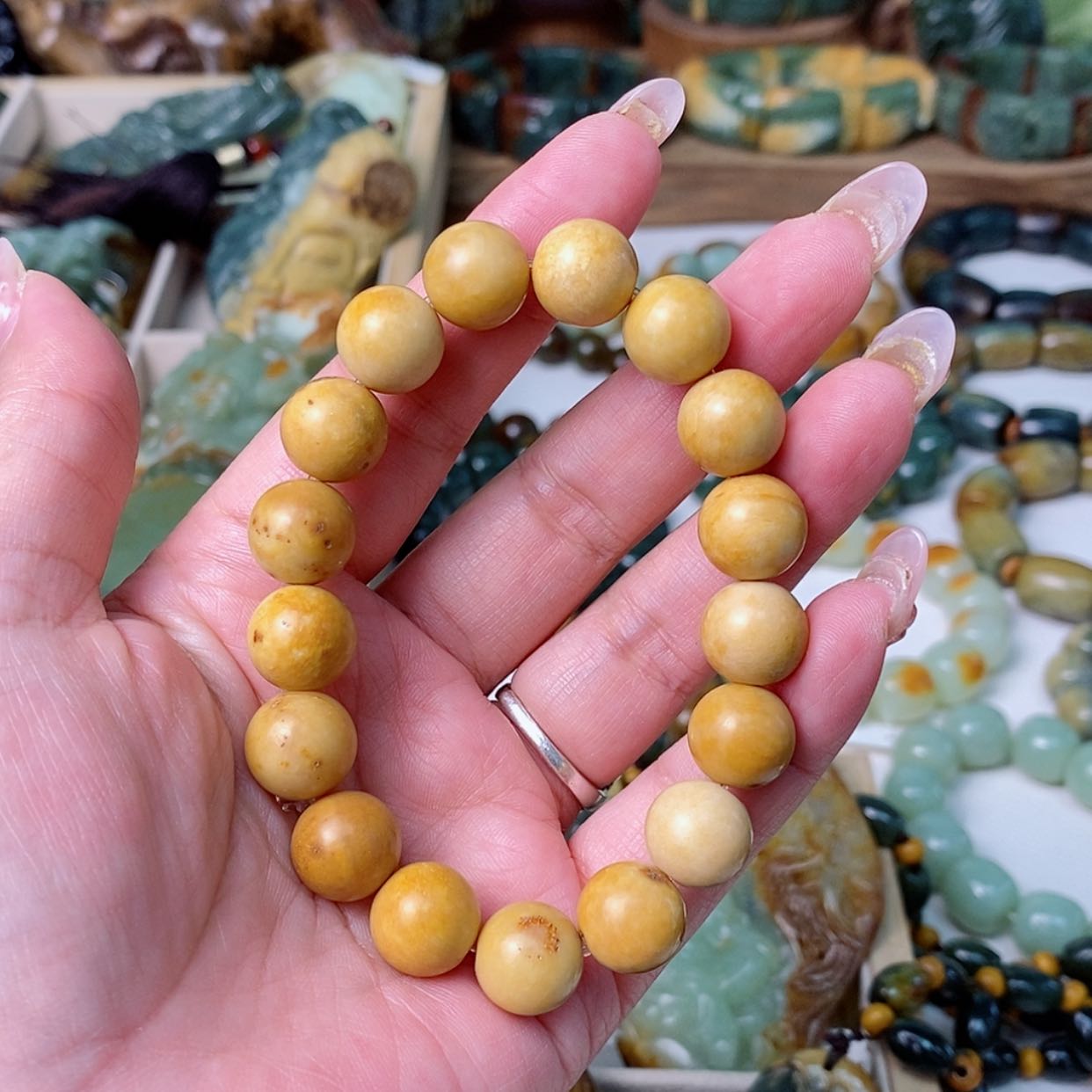 【闪购商品】蛇纹石玉手串未镶嵌