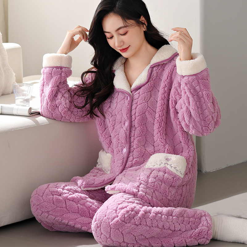 小爱心秋冬季新款加绒加厚女士珊瑚绒法兰绒大码中年妈妈家居服