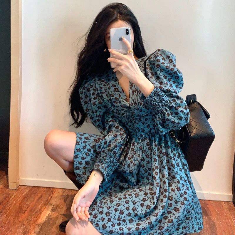 大码女装胖mm甜辣纯欲风显瘦v领长袖碎花连衣裙新款韩版遮肉裙子