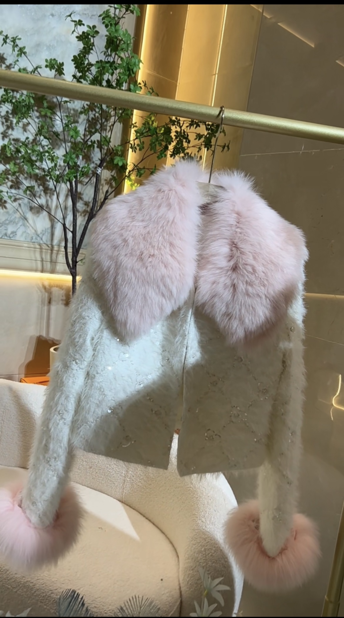 （xY推荐）现货）（259）轻奢高端洋狐狸毛羽羽厚内胆重工亮片短款外套