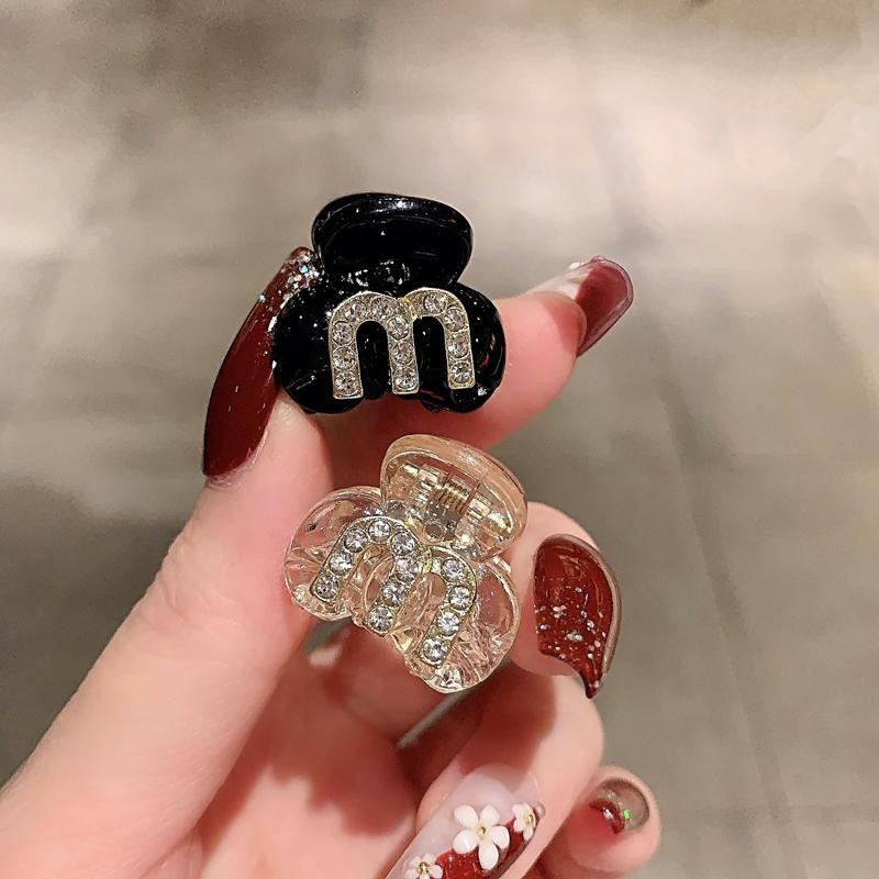 质感M迷你小抓夹甜妹头饰2025发卡发饰前额气质百搭新款搭边发饰