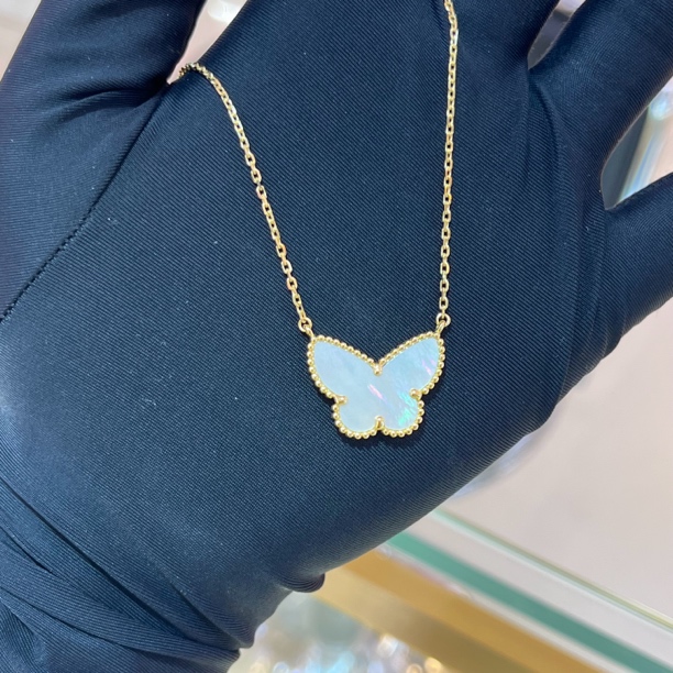 【金恒珠宝】18K金贝白母蝴蝶项链 重金精工版