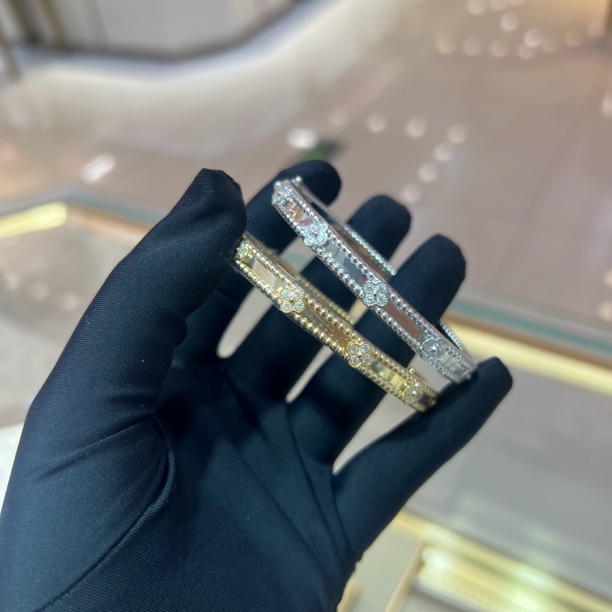 【金恒珠宝】18k金钻石繁花桶桶手镯 19-20克 48小时鉴赏期