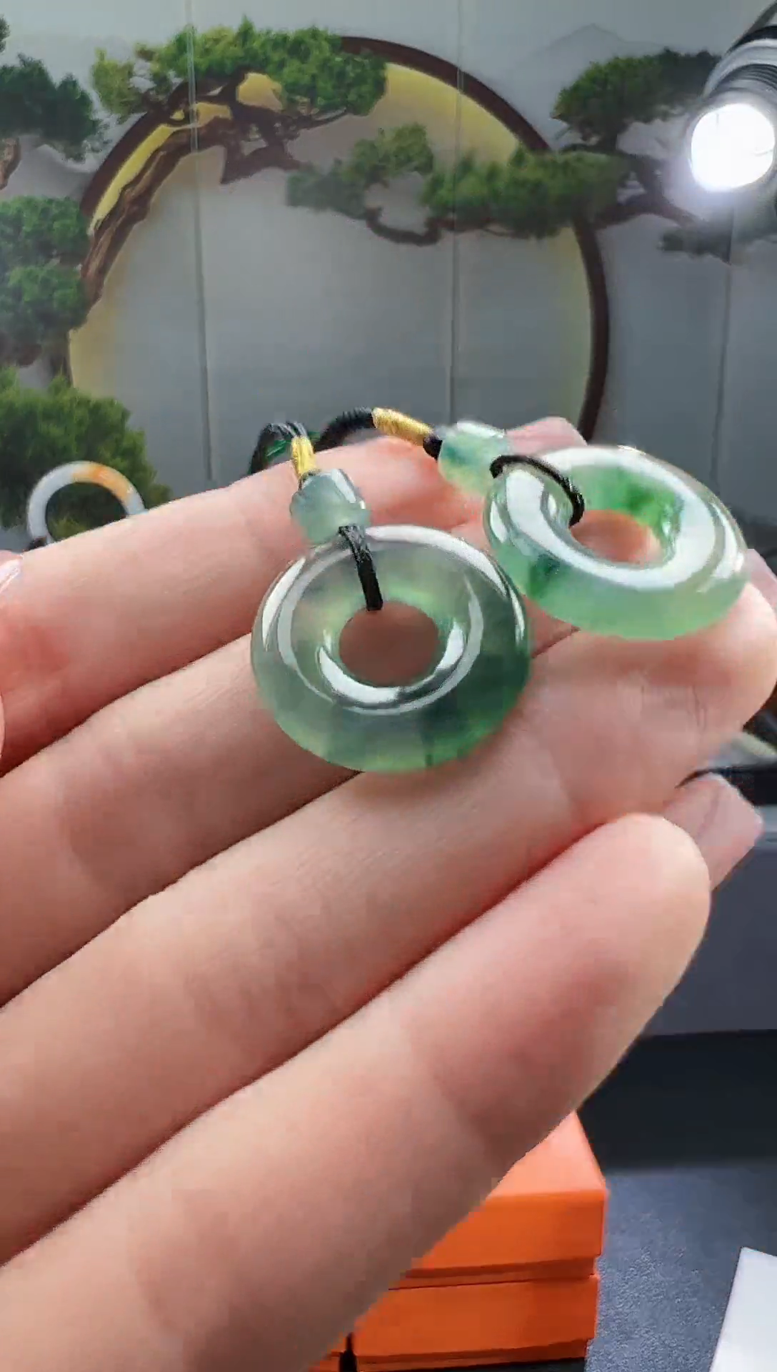 【闪购商品】翡翠颈饰未镶嵌甜甜圈1对