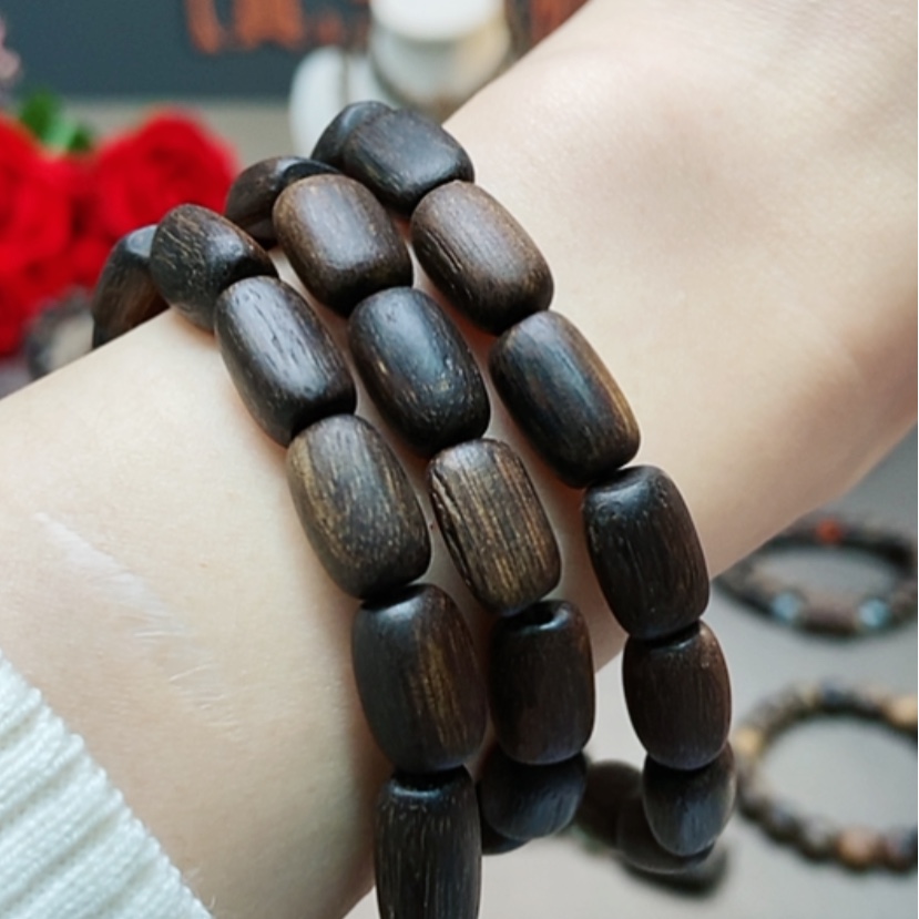【闪购商品】沉香手串越南富森红土石化料随形