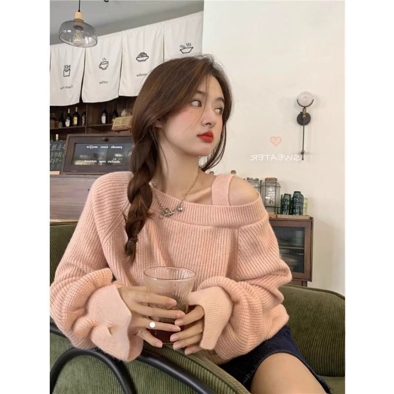 设计感小众心机露肩毛衣女春秋冬温柔软糯宽松短款粉色针织衫上衣