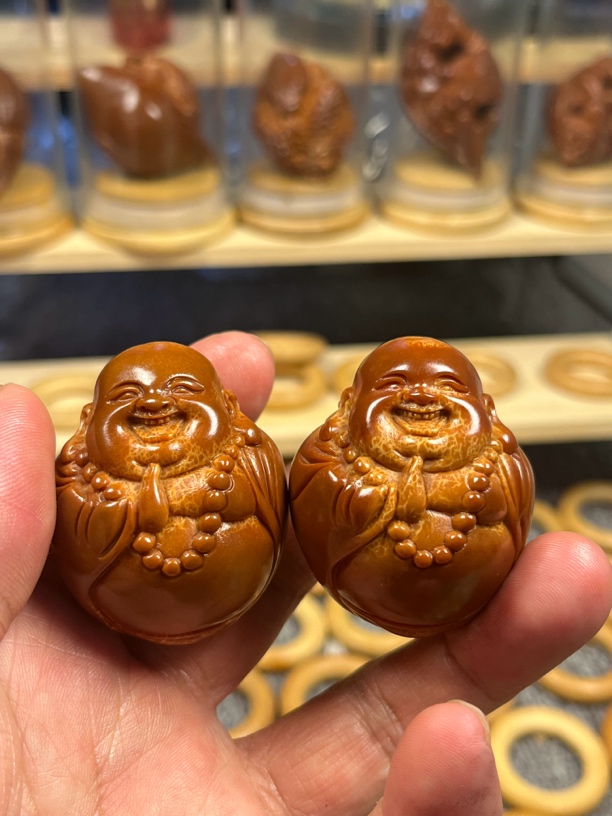 弥勒佛 一对手球  寓意笑口常开 巴西橄榄核雕