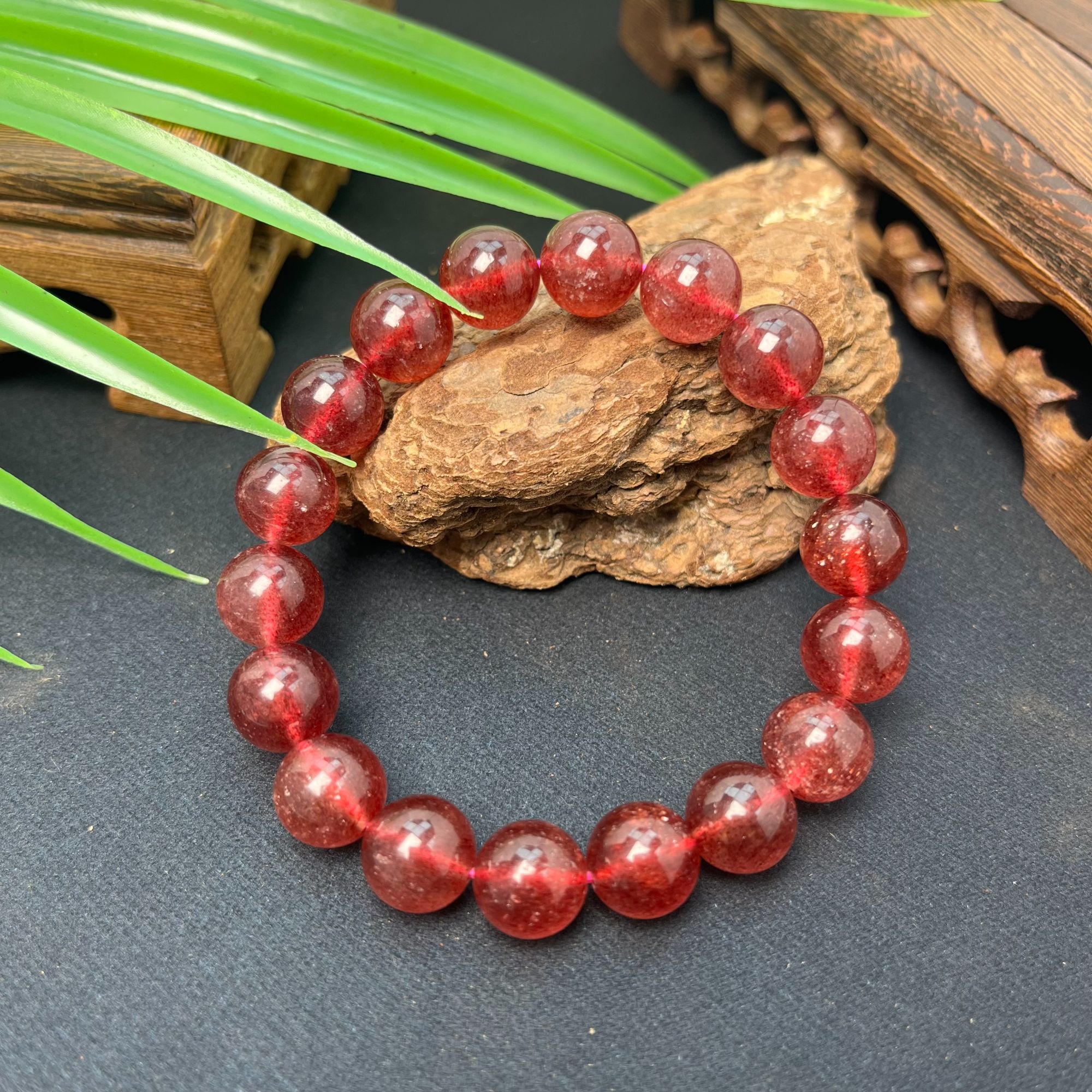 鸽血红草莓晶手串7mm-11mm（多样性发起=其一）