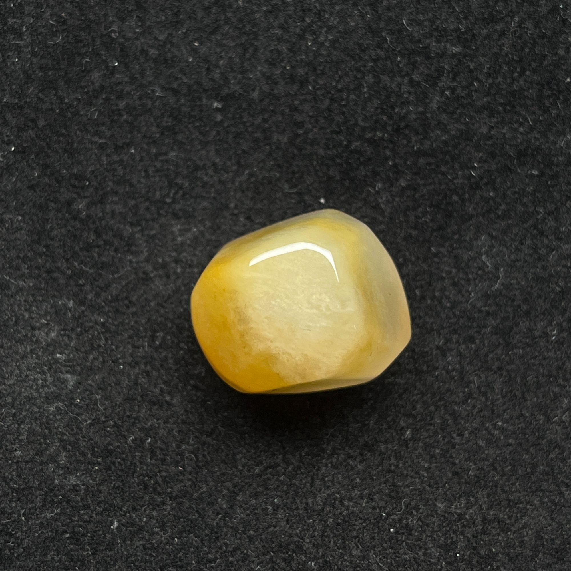 翡翠随形吊坠冰黄时尚