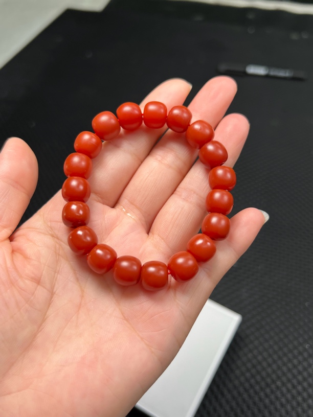 云南保山柿子红玛瑙约11mm手串（多样性发一件）