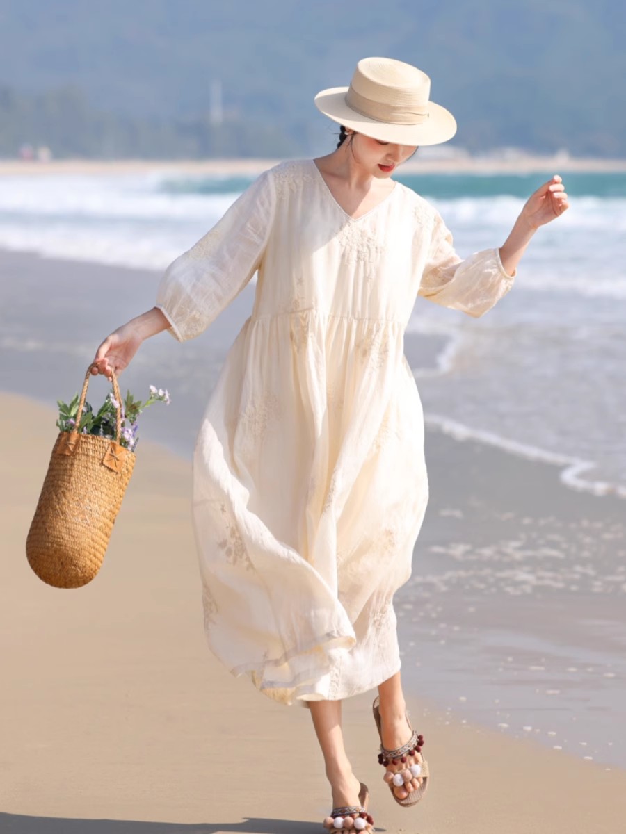 十五家高端重工刺绣苎麻连衣裙夏新款法式V领仙气大摆旅游度假裙