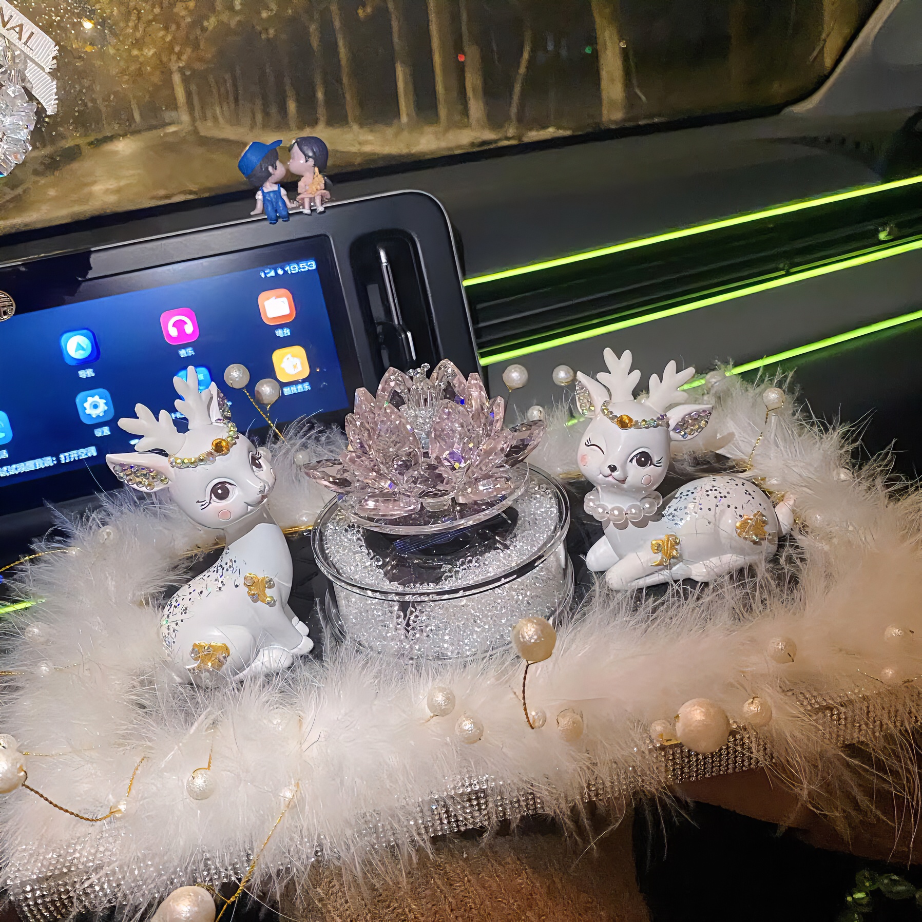 网红情侣小鹿汽车摆件仙女必备汽车香水摆件镶钻小鹿汽车摆件车载