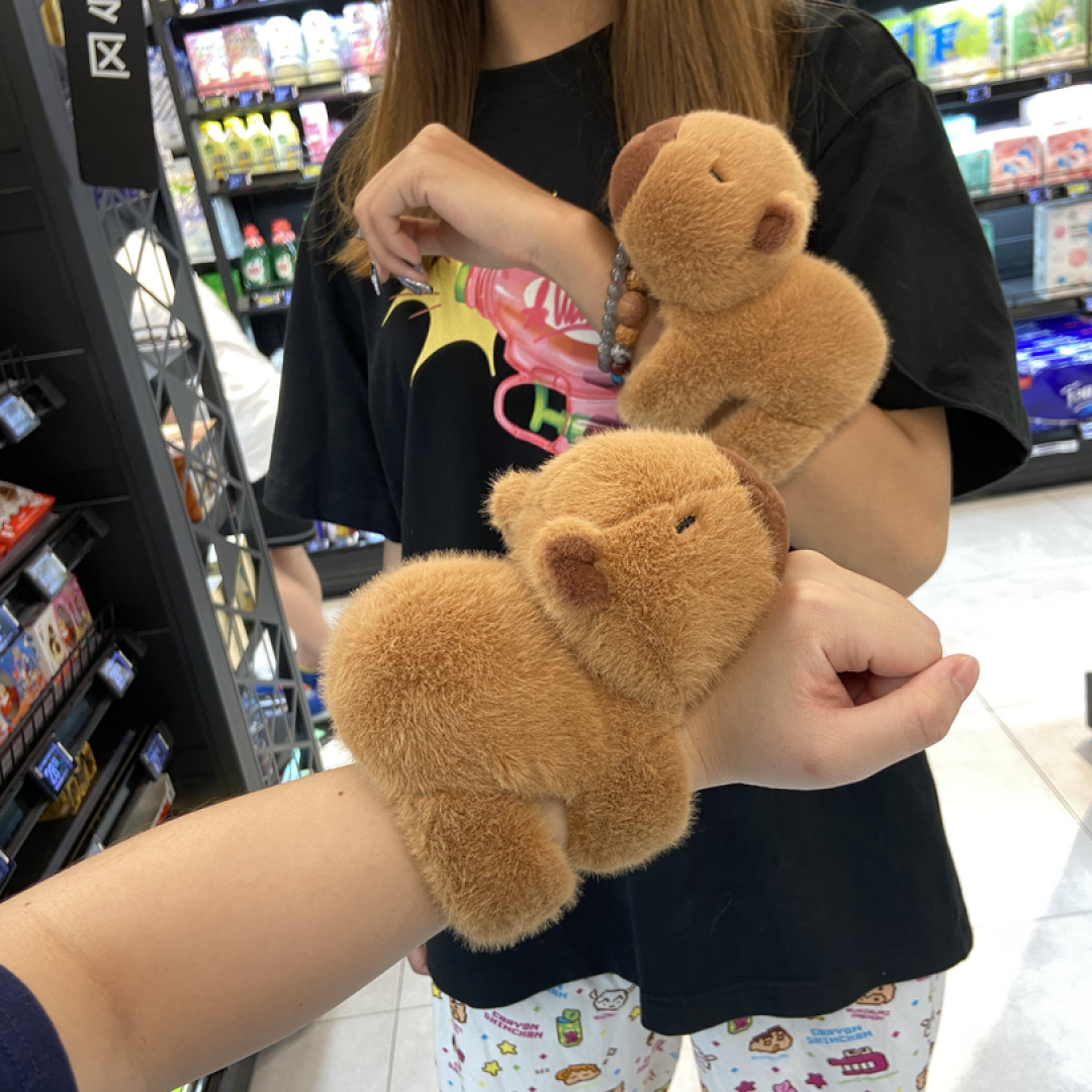 可爱卡皮巴拉玩偶啪啪圈 手环卡皮吧啦公仔水 豚毛绒玩具女生礼物