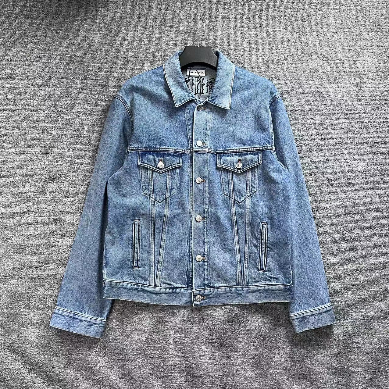 99新 Balenciaga/巴黎世家 背后梵文logo牛仔外套/34码