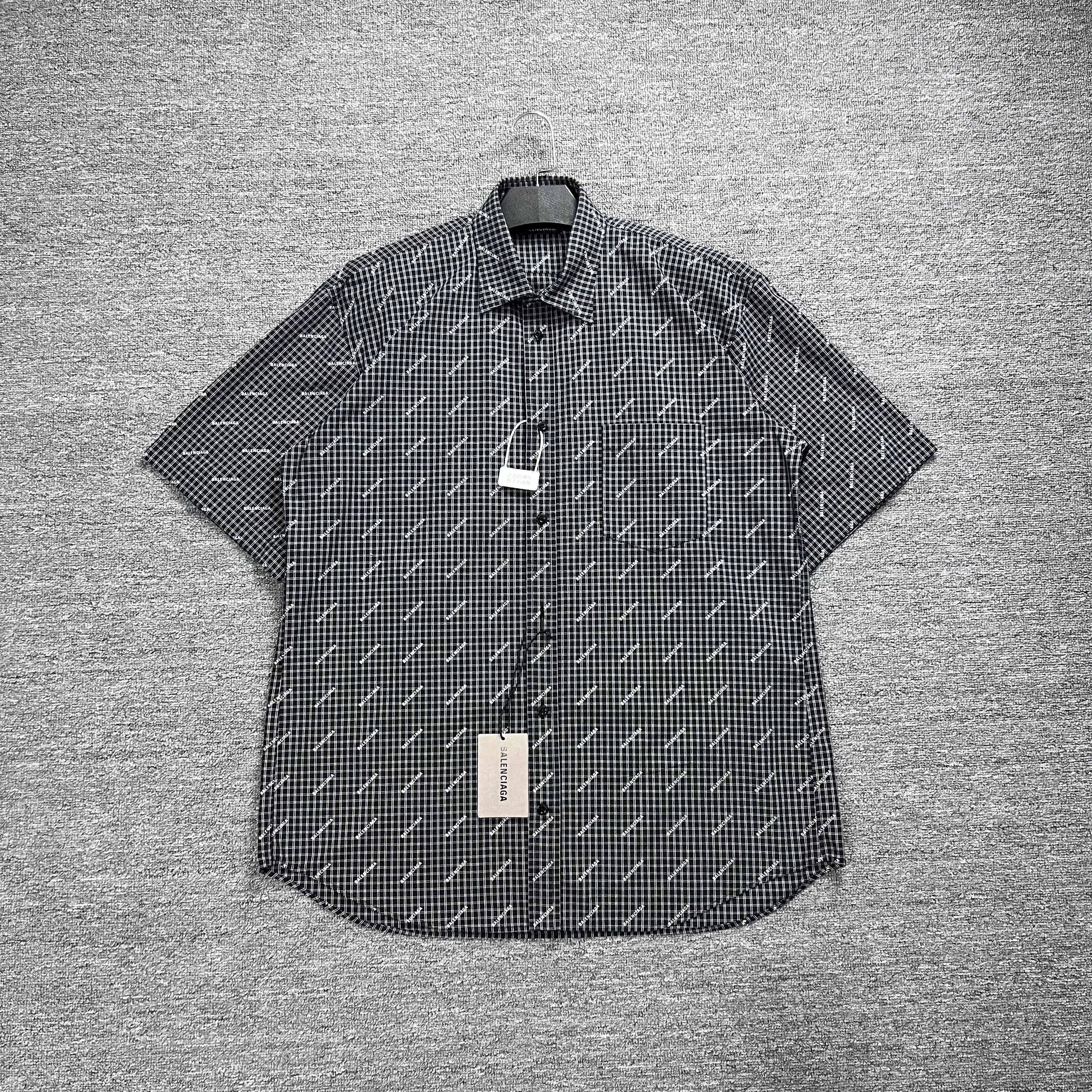 全新未使用 Balenciaga/巴黎世家 格纹满印logo弹幕短袖衬衫/39码