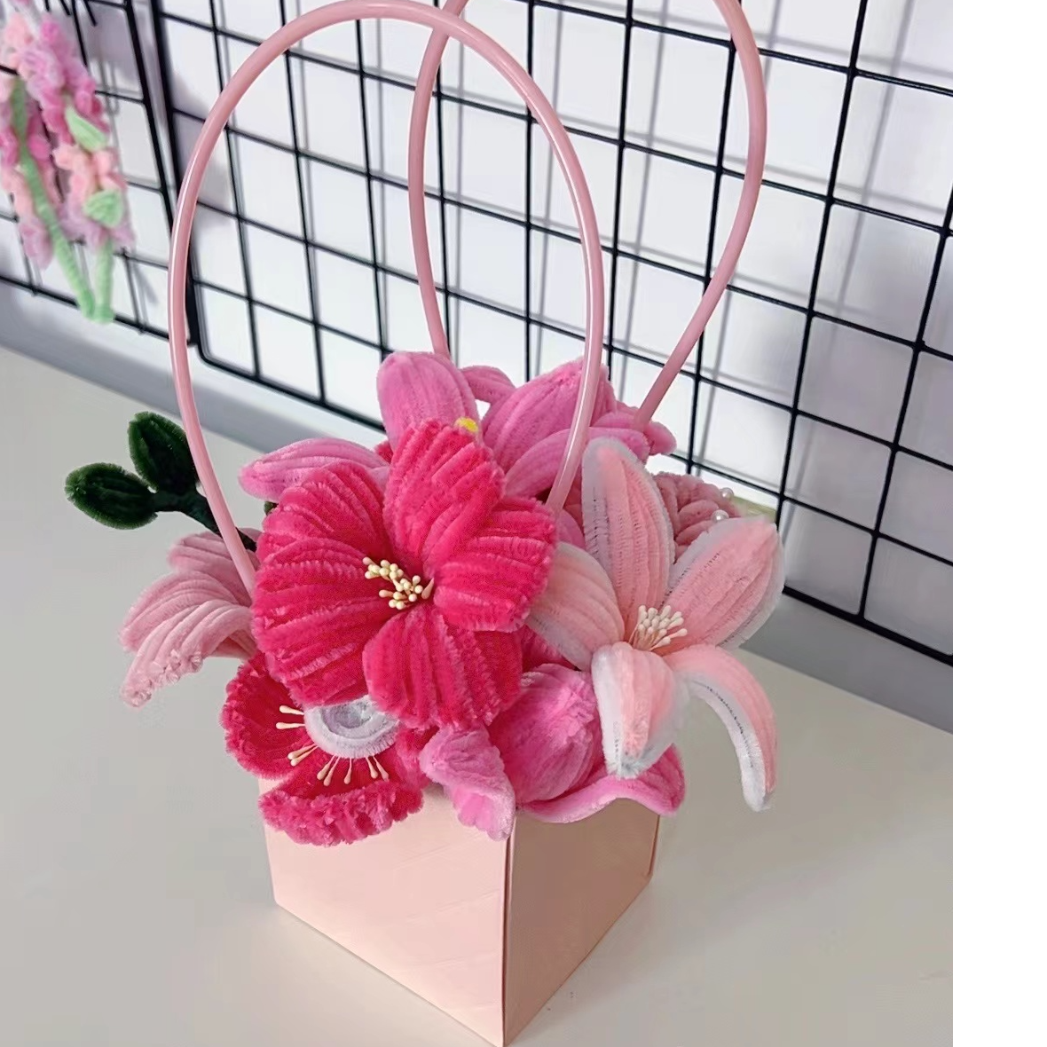 成品扭扭棒手工花篮