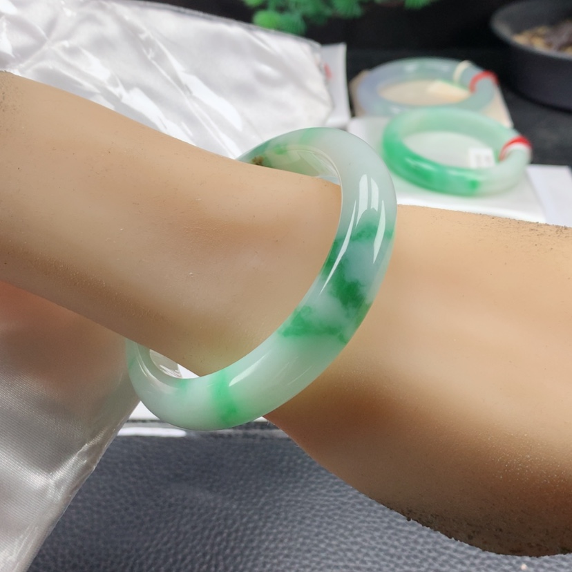 【闪购商品】翡翠手镯未镶嵌57.5