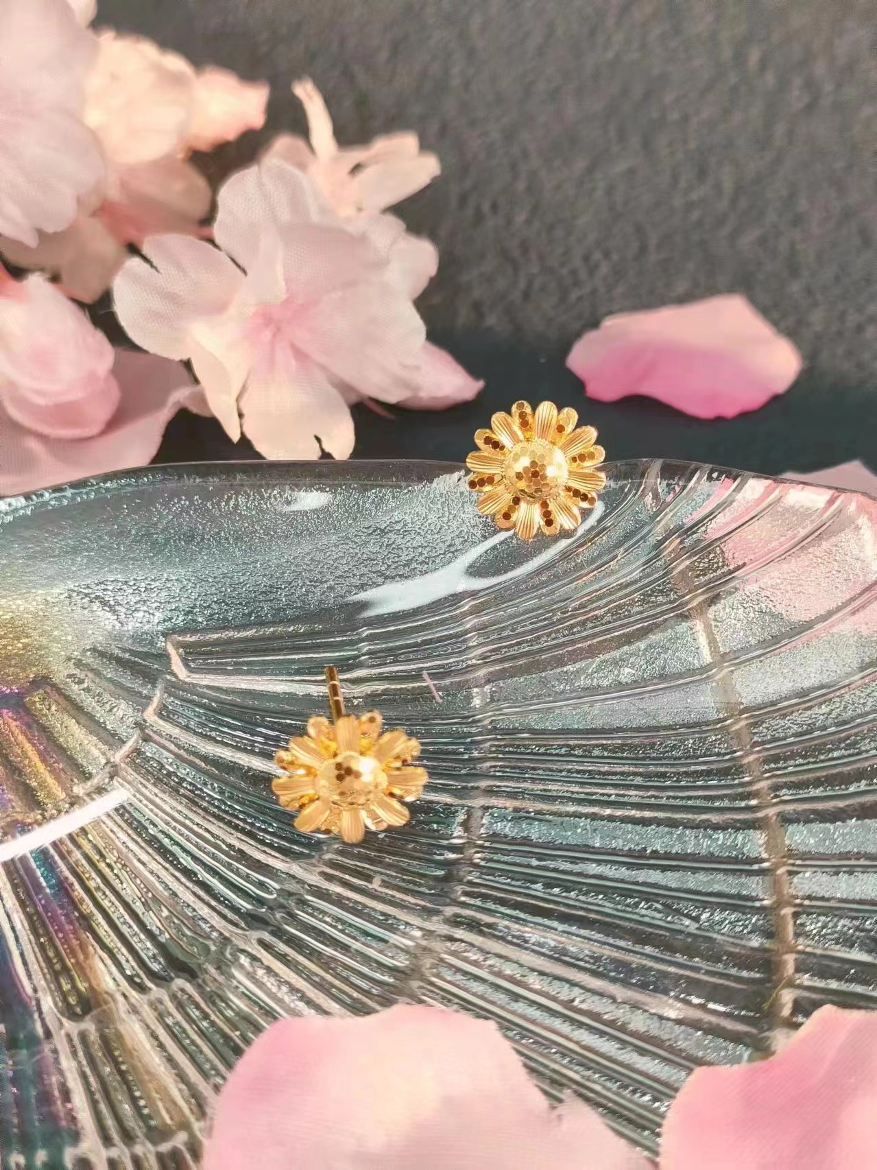 Chow Tai Seng/周大生周大生浪漫花期系列小雏菊耳钉爆闪送女友
