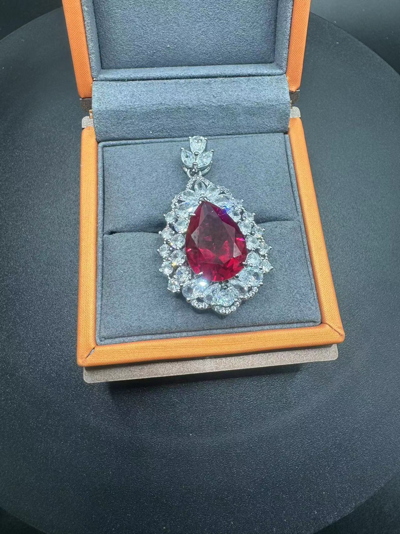 A006蒙蒙优选浪漫之旅时尚轻奢红色镶嵌吊坠