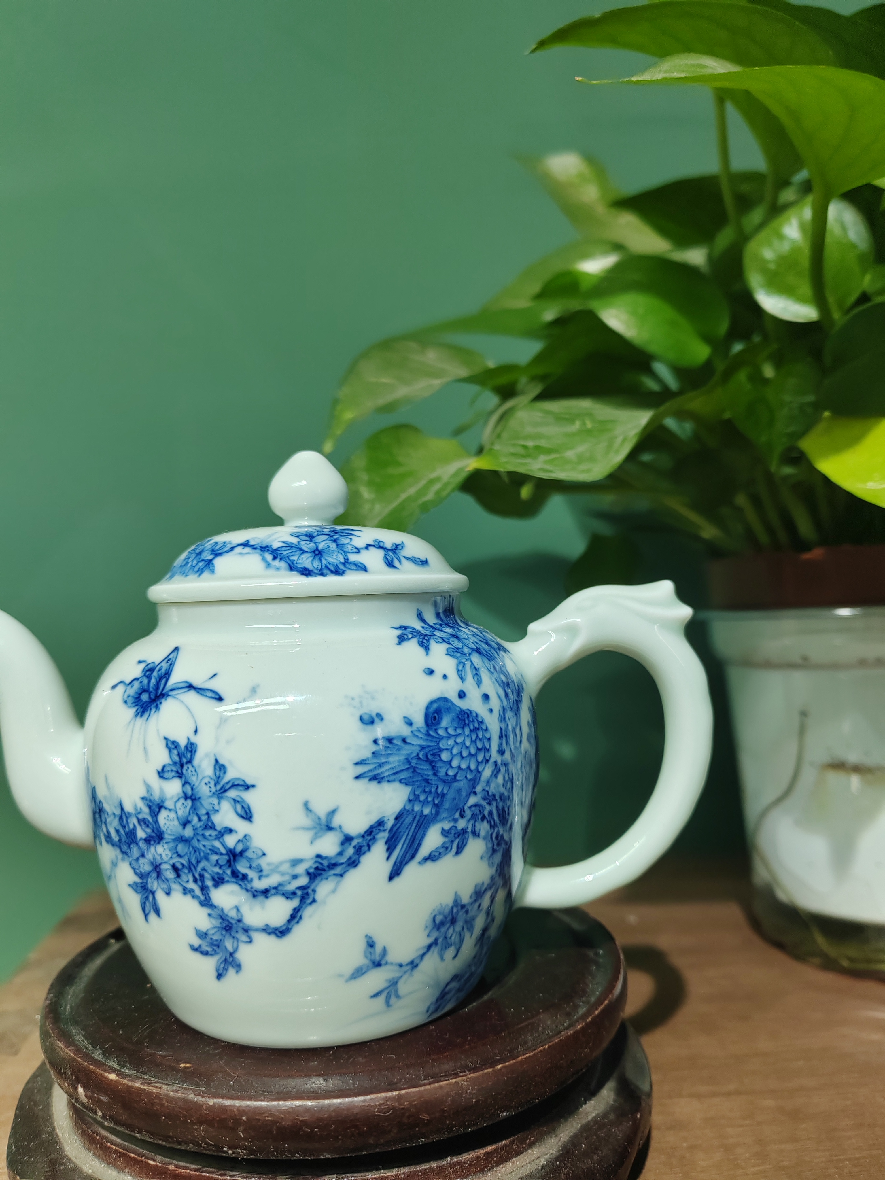 全手工手绘陶瓷珐琅彩中式缠枝青花龙壶（和平之春）容量180毫升